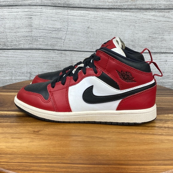 air jordan 1 mid chicago black toe youth